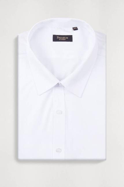 Oferta de Camisa de vestir lisa blanca por $24999 en Macowens