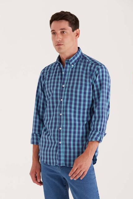 Oferta de Camisa a cuadros fit azul marino por $24999 en Macowens