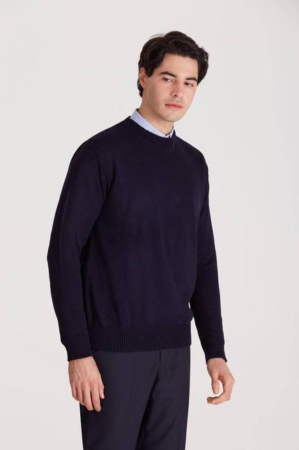 Oferta de Sweater cuello redondo Azul Marino por $24999 en Macowens