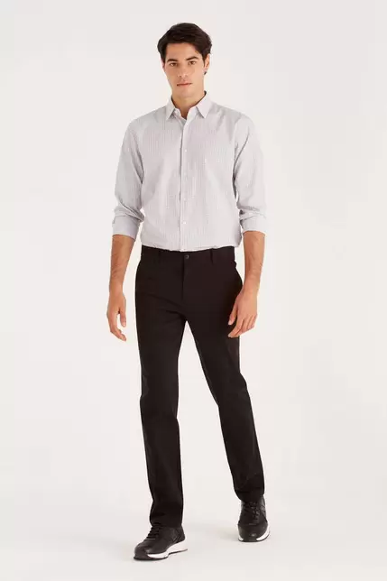 Oferta de Pantalón De Gabardina Negro por $6111 en Macowens