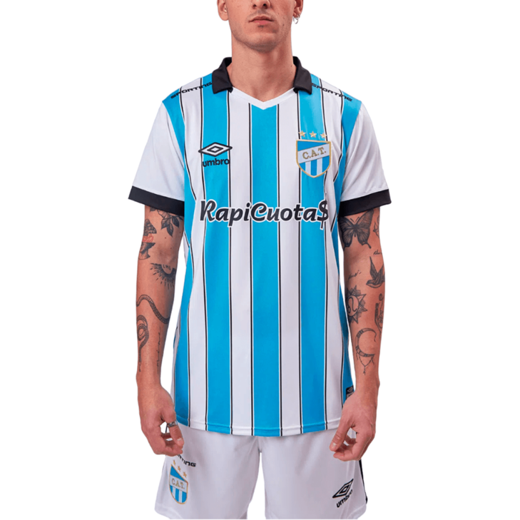 Oferta de Camiseta Umbro Club Atlético Tucumán Oficial 1 23/24 Unisex por $34999 en Sporting