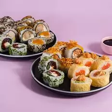 Oferta de Tokyo 25- Salmón trout, Lango, Kani y Veggie por $16999 en Sushi Pop