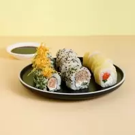 Oferta de Combinado Seleccion 15 piezas por $7999 en Sushi Pop