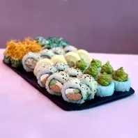 Oferta de Combinado Selección 30 piezas por $15999 en Sushi Pop