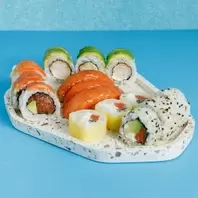 Oferta de Black 15 piezas por $9999 en Sushi Pop
